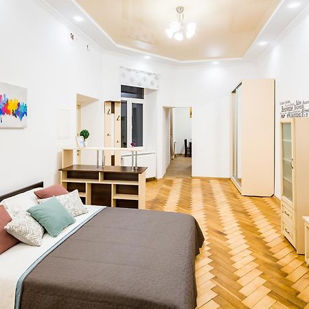 Bright And Cozy Apart With Balcony Lviv Dış mekan fotoğraf